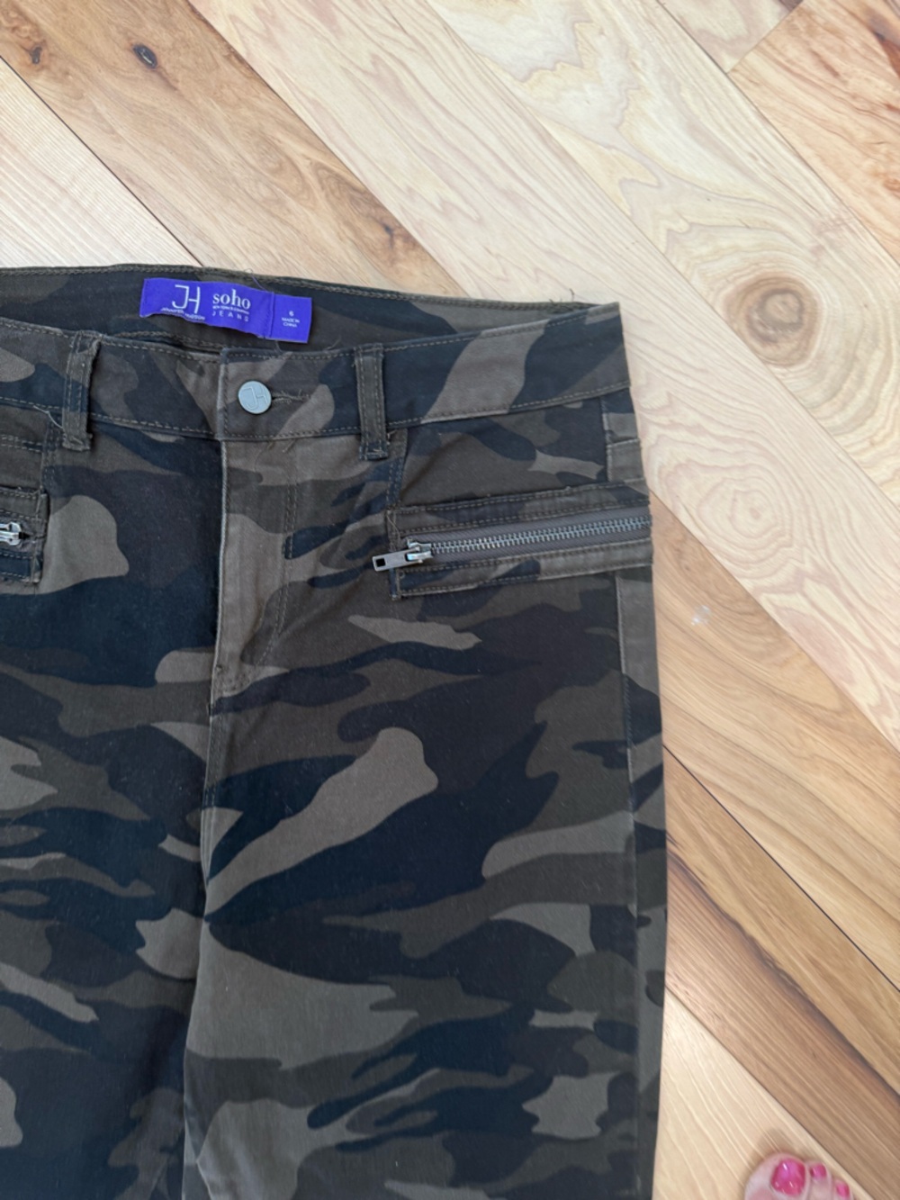SOHO Jeans Camo Skinny Pants Zip Pocket Detail Size 6 - Picture 2 of 5